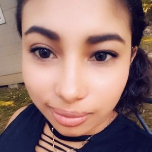 Meet your Posher, Lesly